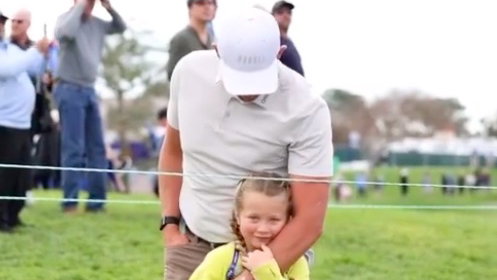 Scott Stallings comforted by young daughter after disaster hole at Torrey Pines